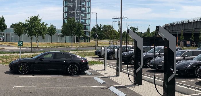 Porsche connects 800V charging park to the grid