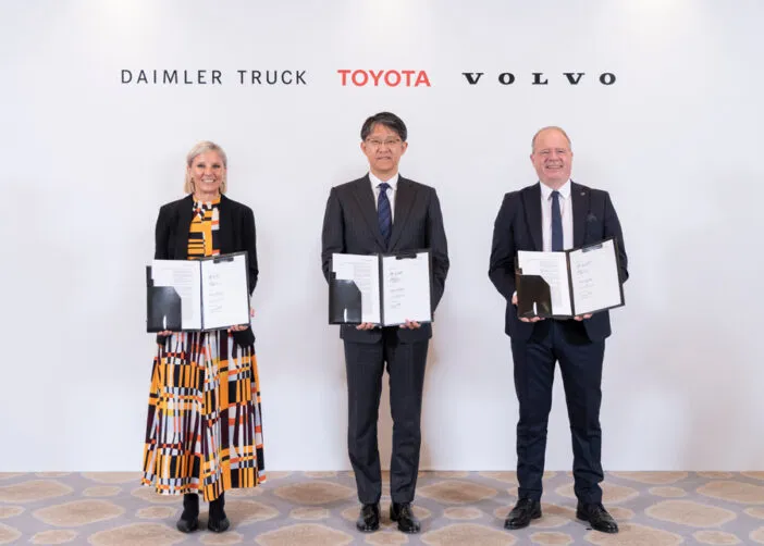 1 News Article Image Компании Daimler Truck, Volvo и Toyota планируют создать трехстороннее совместное предприятие по разработке топливных элементов под брендом cellcentric
