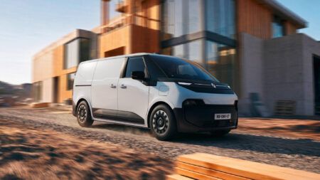 Renault’s new electric Trafic van targets 470 km range
