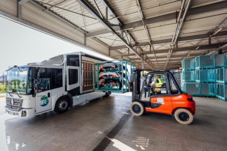 BMW Group puts 18-tonne hydrogen combustion engine truck into regular plant operations